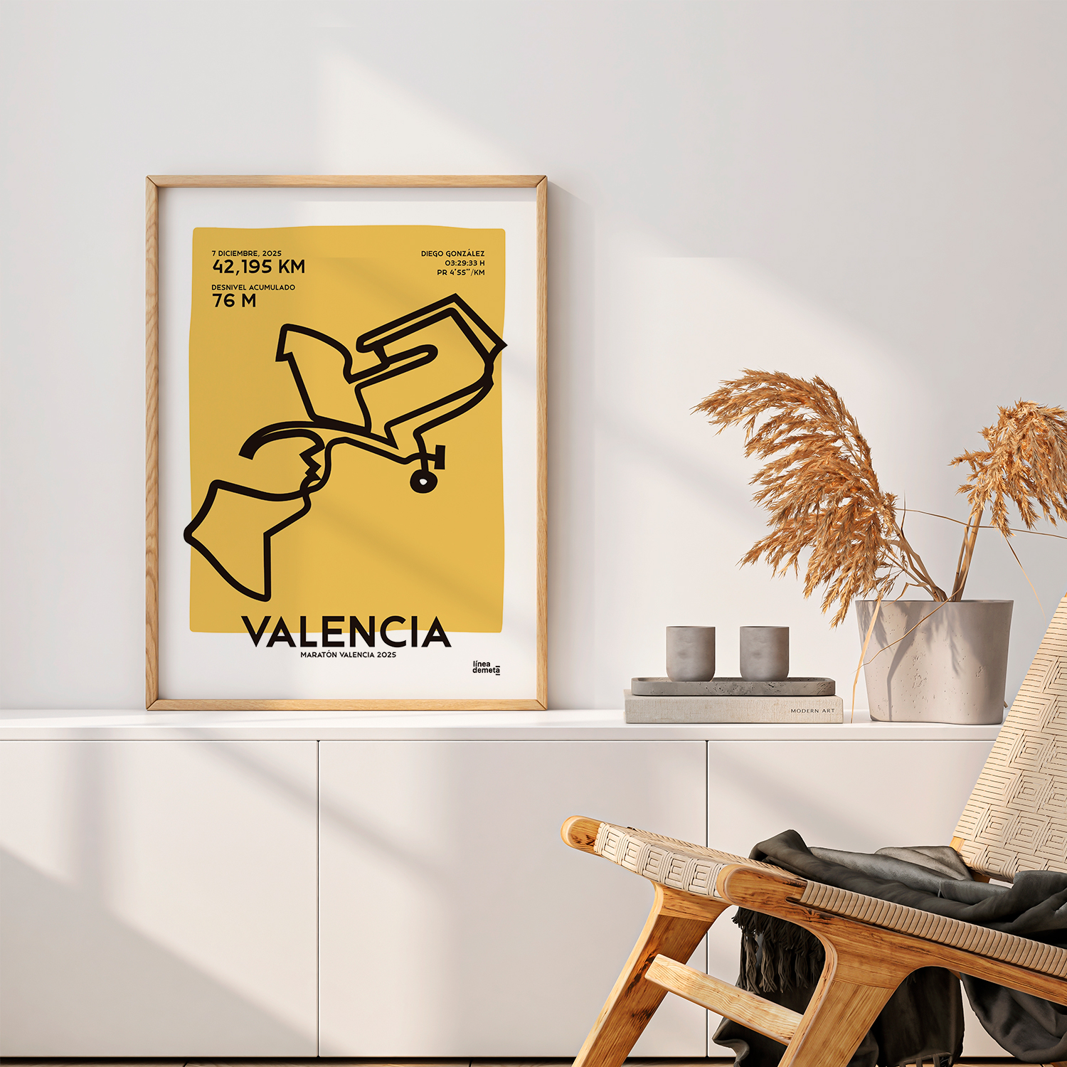 Póster personalizado del Maratón de Valencia 2025 con distancia de 42 km, diseño moderno y deportivo.